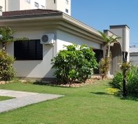 ALUGA - Casa Comercial