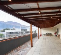 ALUGA - Apartamento com terraço