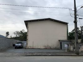 Galpão com 106m²