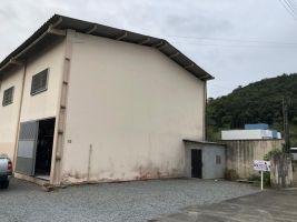 Galpão com 106m²