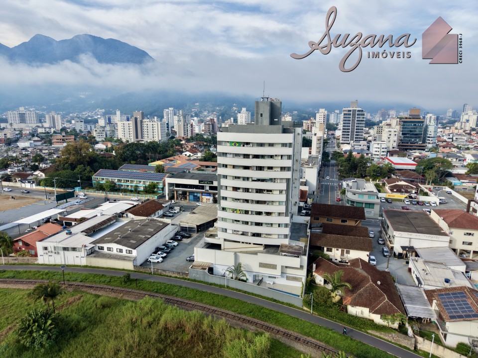 ALUGA - Apartamento com terraço