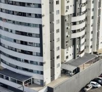ALUGA - Apartamento com terraço