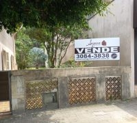 Terreno com uma Casa de Alvenaria