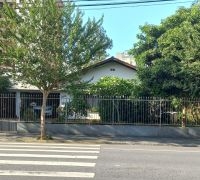 Terreno Comercial com uma Casa de Alvenaria
