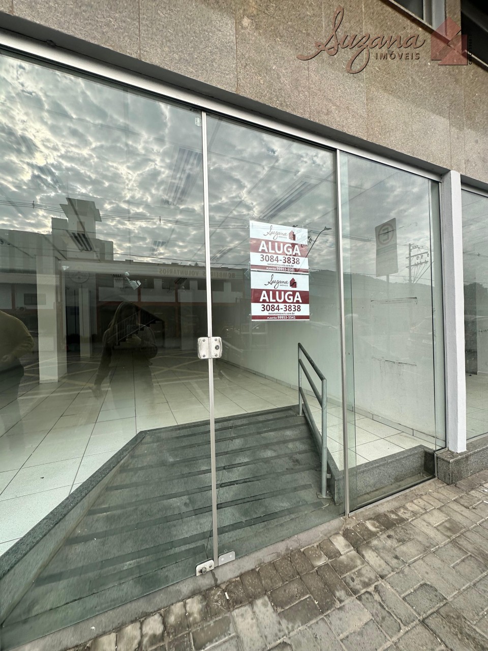 ALUGA - Sala Comercial - Ed. Jaraguá