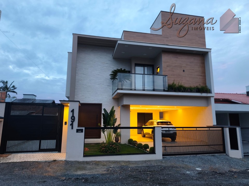 Casa Alto Padrão com Edícula 