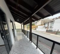 Sobrado Comercial com Casas Residenciais 